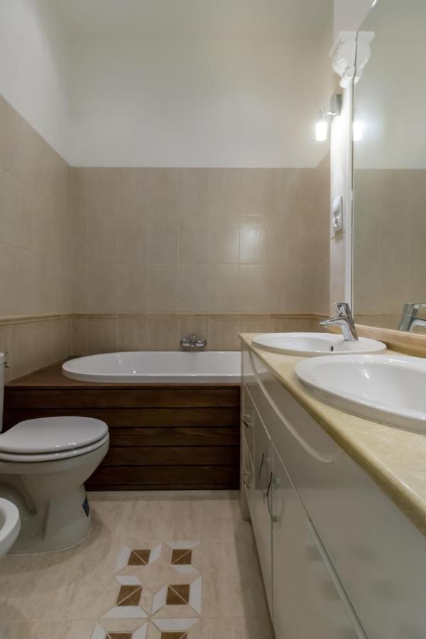 Spacious Riverside Residency - Magnificent View Budapest Bagian luar foto